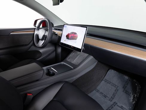 Used 2024 Tesla Model Y Performance image 25