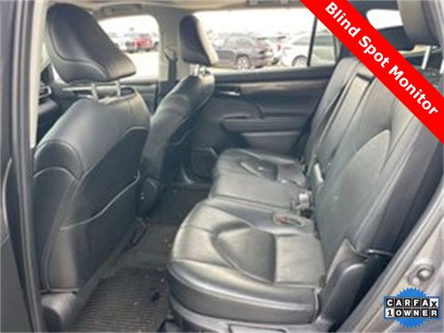 Used 2021 Toyota Highlander Limited image 5