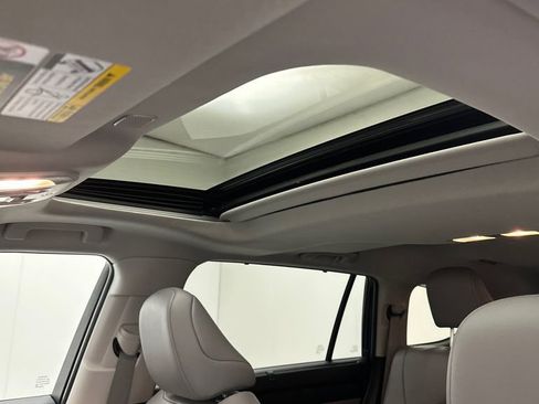 Used 2023 Toyota Highlander XLE image 16