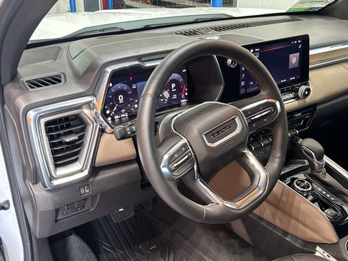 Used 2025 GMC Canyon Denali AWD/4WD image 18