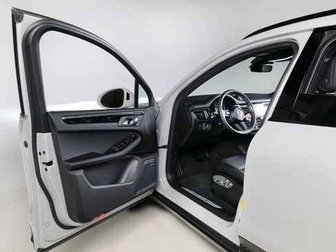 New 2026 Porsche Macan S image 28