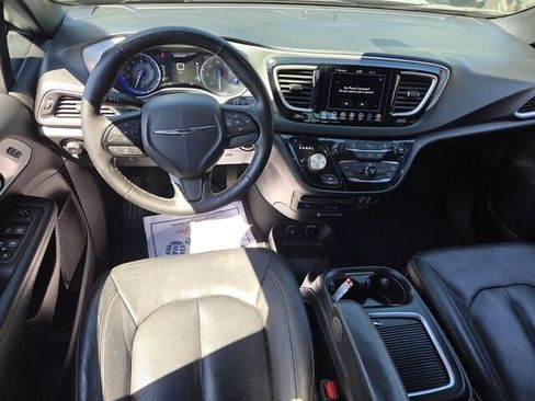Used 2020 Chrysler Pacifica Touring-L Plus FWD image 11