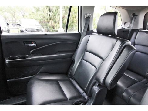 Used 2019 Honda Pilot Touring image 11
