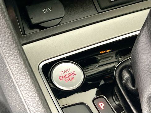 Used 2022 Volkswagen Passat 2.0T SE image 22