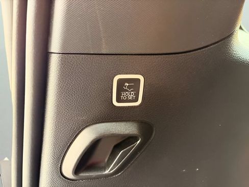 Used 2023 Jeep Wagoneer Series III w/ Preferred Equipment Group AWD/4WD image 14