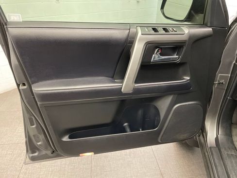 Used 2018 Toyota 4Runner SR5 AWD/4WD image 21