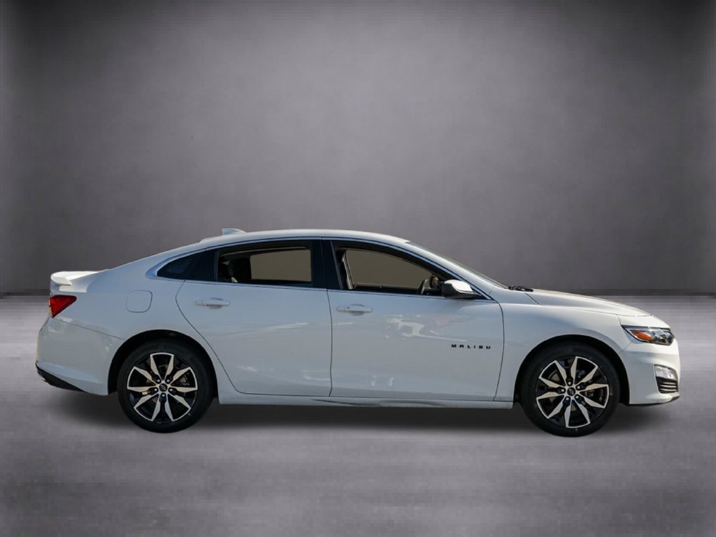 Used 2025 Chevrolet Malibu RS FWD image 3