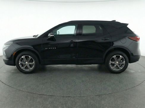 Used 2025 Chevrolet Blazer LT image 3