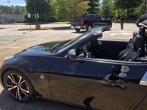 Used 2013 Nissan 370Z Touring w/ Sport Pkg RWD image 9