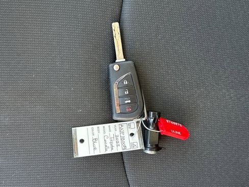 Used 2022 Toyota Corolla LE image 29