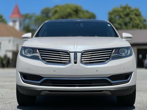 Used 2016 Lincoln MKX Reserve w/ Technology Package FWD image 2