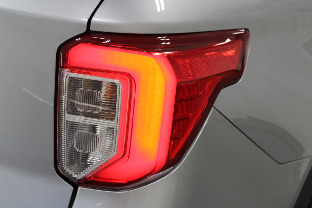 Used 2024 Ford Explorer Limited AWD/4WD image 18