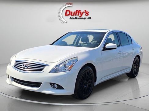 Used 2015 INFINITI Q40 w/ Moonroof Package RWD image 16