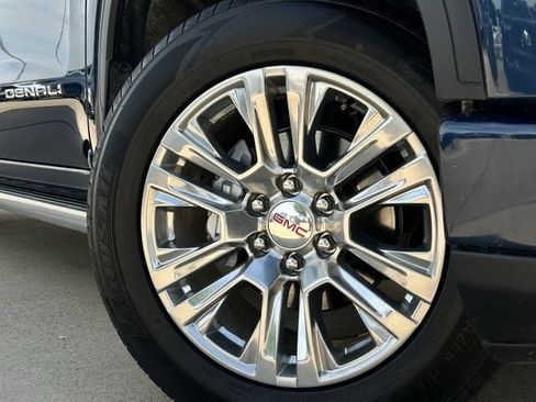 Used 2022 GMC Sierra 1500 Denali w/ Technology Package AWD/4WD image 10