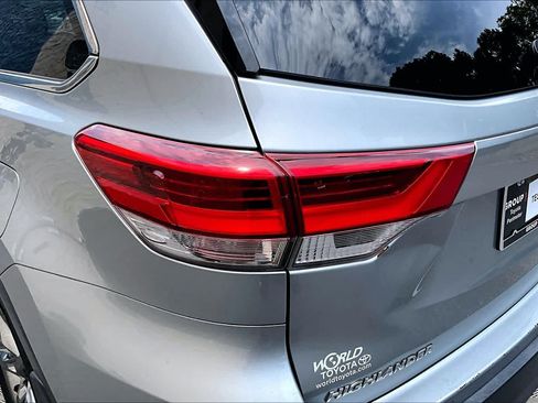 Used 2017 Toyota Highlander Limited Platinum AWD/4WD image 29