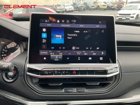 New 2026 Jeep Compass Latitude image 9