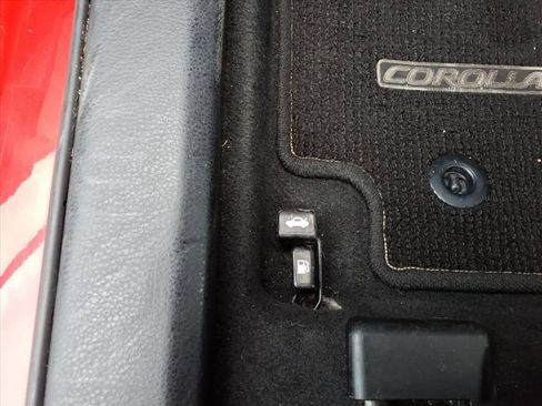 Used 2018 Toyota Corolla LE FWD image 20
