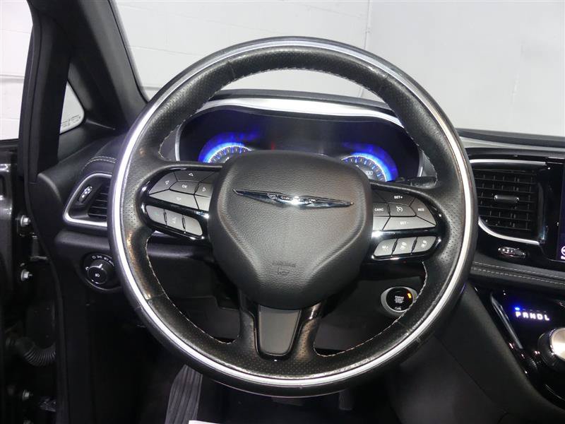 Used 2019 Chrysler Pacifica Limited w/ Advanced Safetytec Group FWD image 30