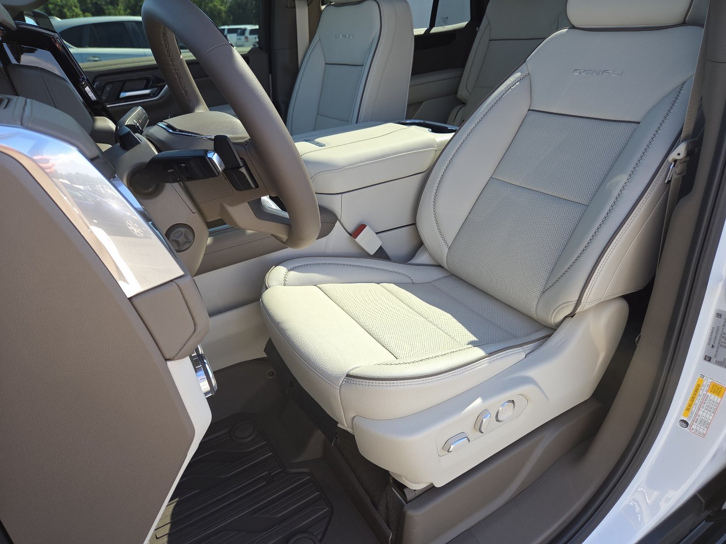 New 2026 GMC Yukon Denali w/ Denali Reserve Package AWD/4WD image 33
