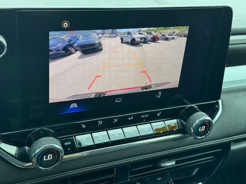 Used 2024 Chevrolet Colorado LT w/ LT Convenience Package II image 18