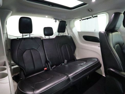 Used 2019 Chrysler Pacifica Limited w/ Advanced Safetytec Group image 13