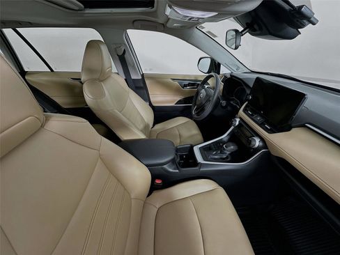 Used 2023 Toyota RAV4 XLE Premium image 26