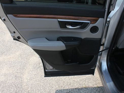Used 2018 Honda CR-V Touring image 39
