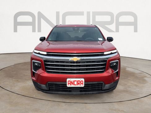 Used 2025 Chevrolet Traverse LT FWD image 8