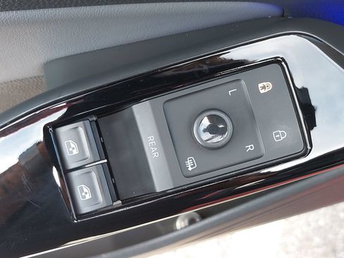 Used 2023 Volkswagen ID.4 Pro S RWD image 31
