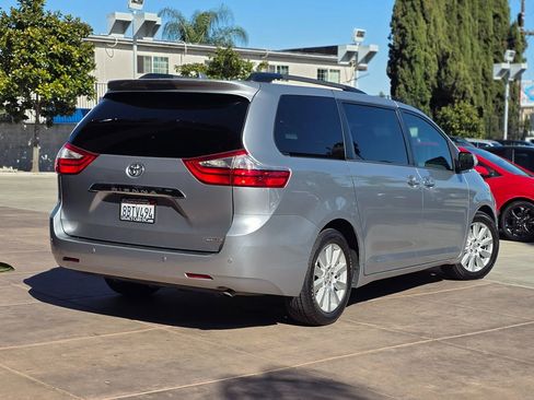 Used 2017 Toyota Sienna Limited Premium image 13