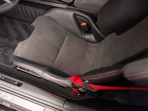 Certified 2025 Porsche 911 GT3 RWD image 23