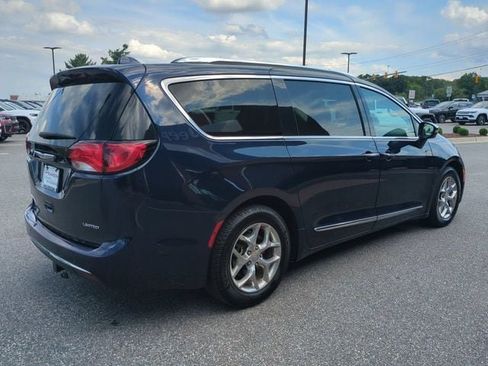 Used 2018 Chrysler Pacifica Limited w/ Advanced Safetytec Group FWD image 4