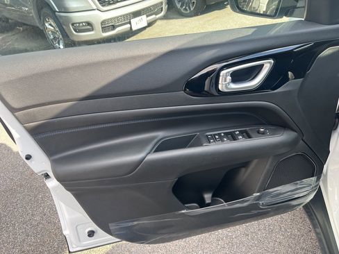 New 2026 Jeep Compass Limited image 18