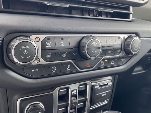 New 2026 Jeep Gladiator Mojave image 16