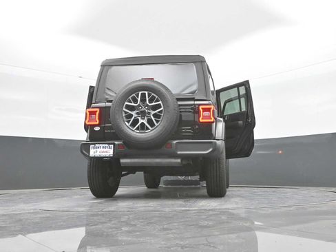 Used 2025 Jeep Wrangler Unlimited Sahara AWD/4WD image 50
