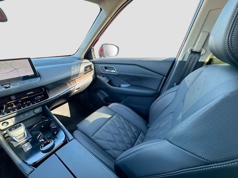 Used 2026 Nissan Rogue Platinum w/ Platinum Premium Package image 17