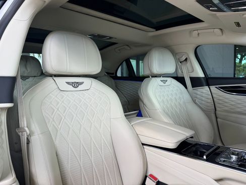 Used 2022 Bentley Flying Spur W12 image 29