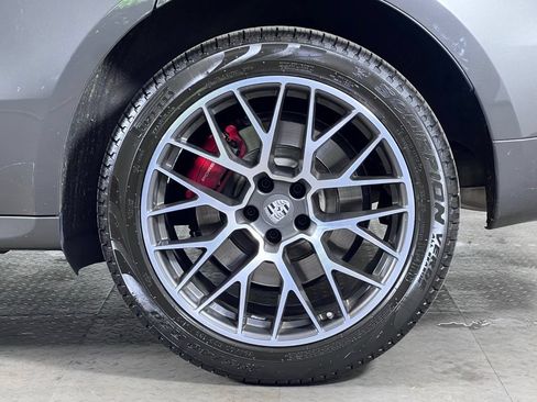 Certified 2018 Porsche Macan Turbo AWD/4WD image 12