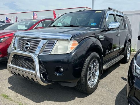 Used 2008 Nissan Pathfinder LE AWD/4WD image 2