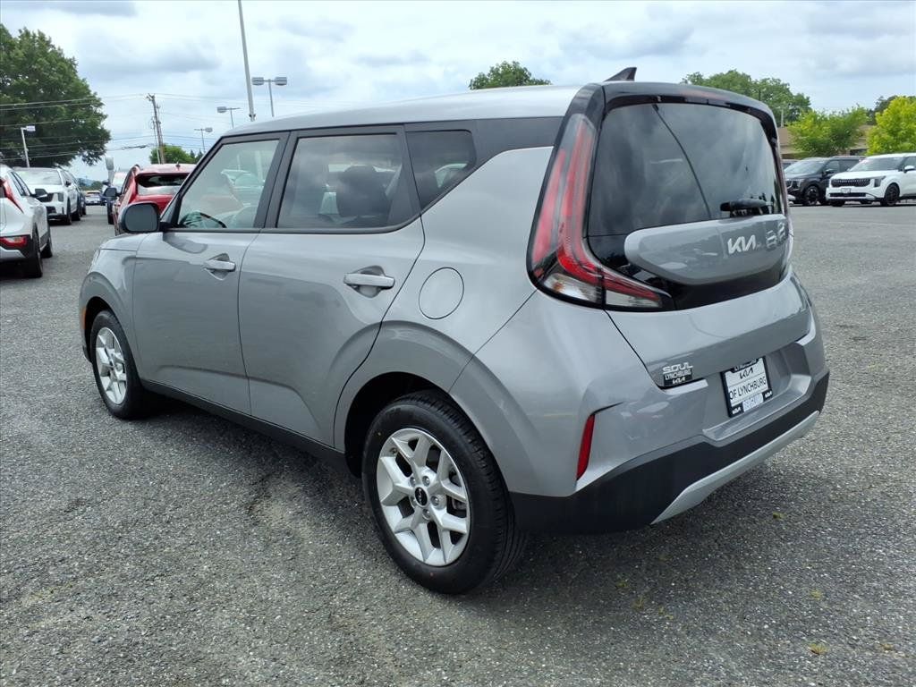 Used 2025 Kia Soul LX w/ LX Technology Package FWD image 5