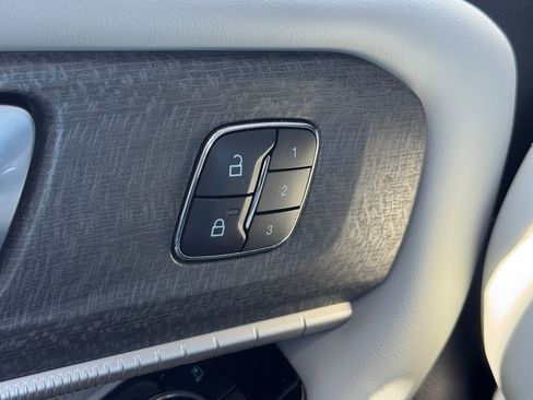 Used 2025 Ford Explorer Platinum w/ Ultimate Package image 24