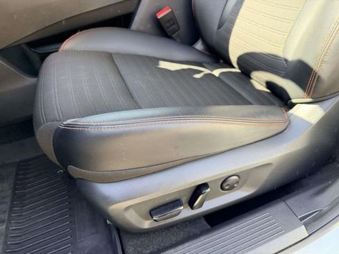 Used 2025 Nissan Rogue SV image 17