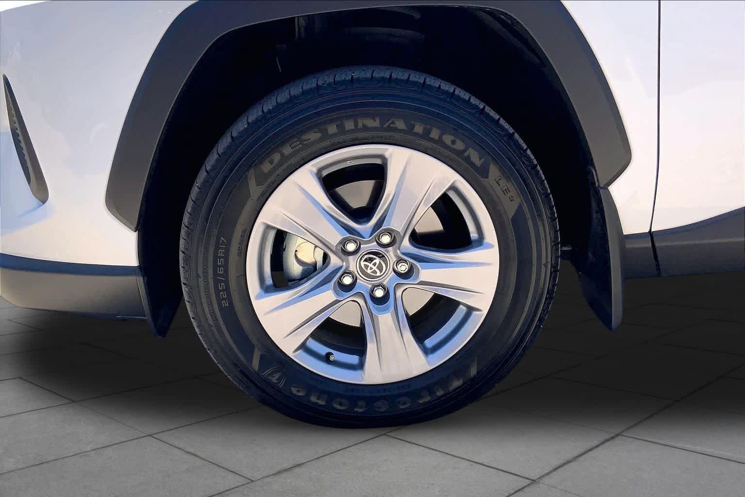 Used 2025 Toyota RAV4 LE AWD/4WD image 11