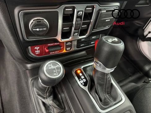 Used 2025 Jeep Wrangler Unlimited Rubicon image 37