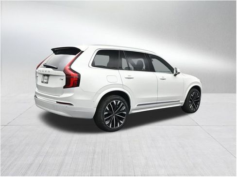 New 2026 Volvo XC90 T8 Plus AWD/4WD image 5