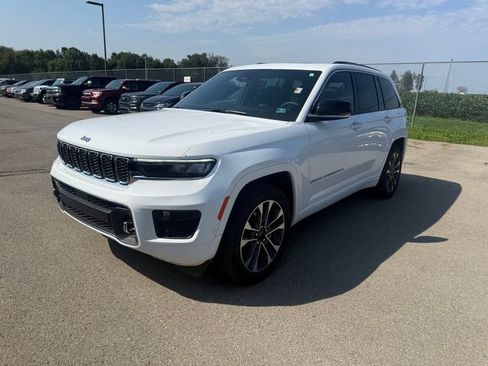 Used 2023 Jeep Grand Cherokee Overland AWD/4WD image 2