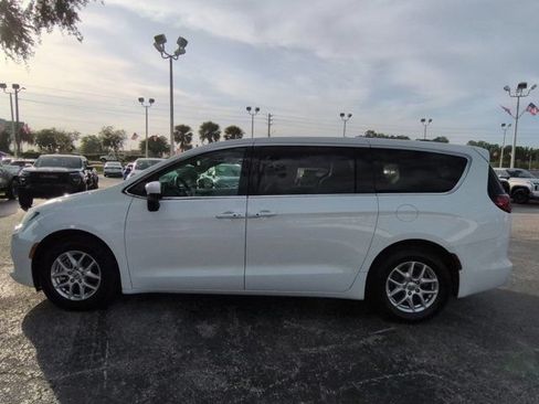 Used 2023 Chrysler Voyager LX FWD image 7