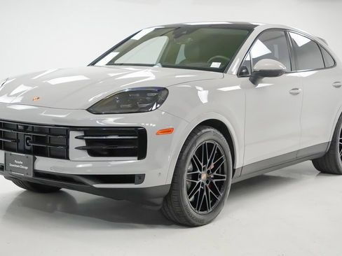 Certified 2025 Porsche Cayenne S image 1