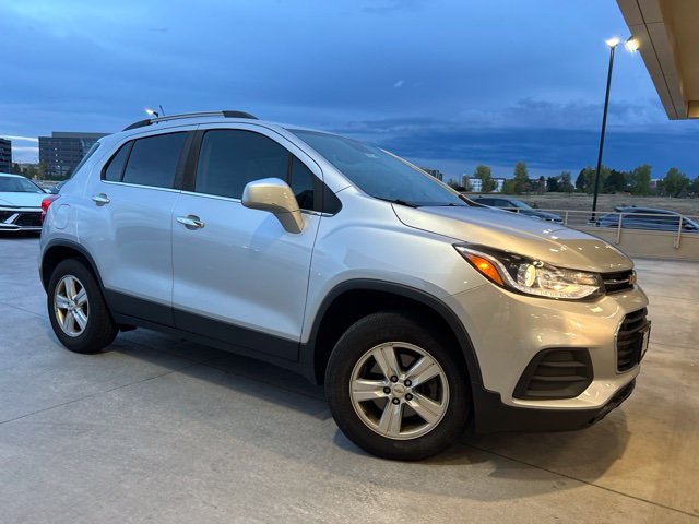 Used 2020 Chevrolet Trax LT w/ LT Convenience Package AWD/4WD image 2