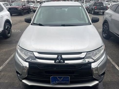 Used 2018 Mitsubishi Outlander AWD image 4